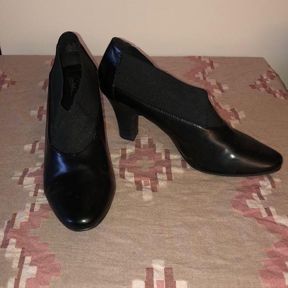Dress shoes - Picture 2 of 3